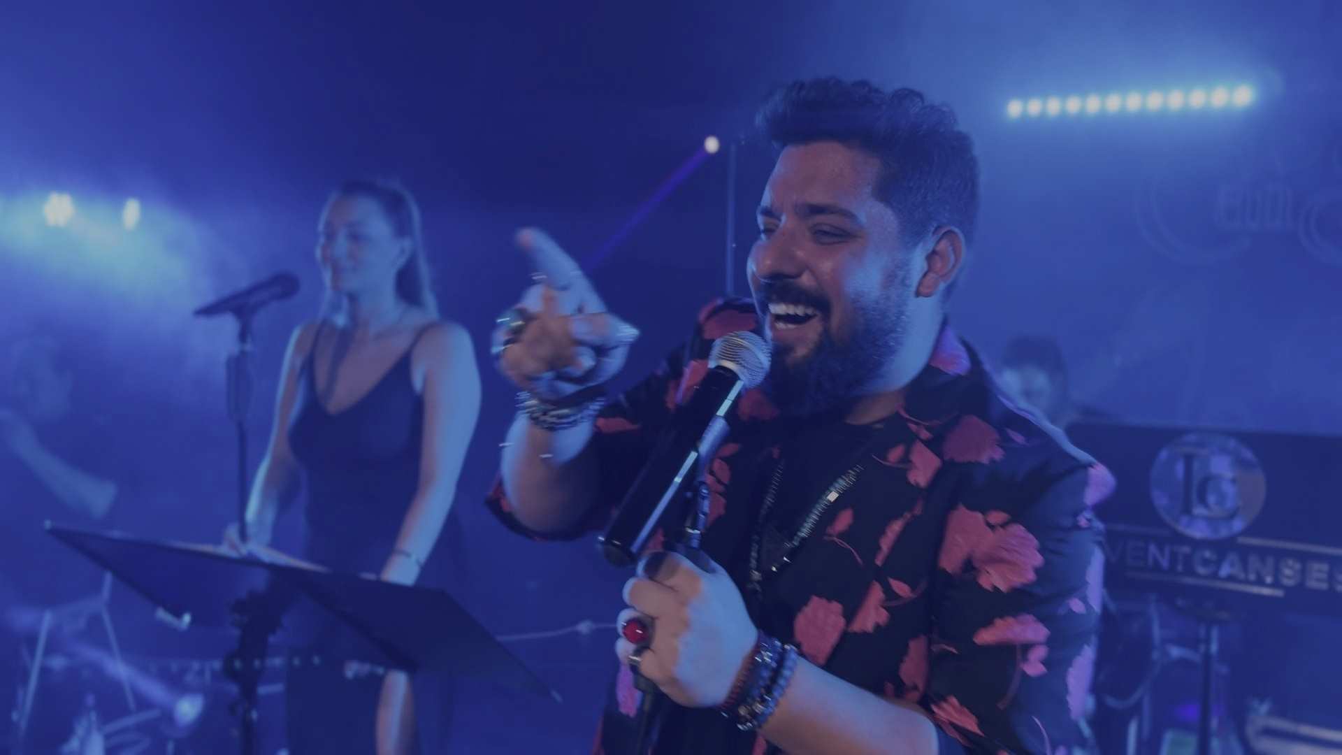 Levent Canses ve Grup Canses düğünde canlı müzik performansı